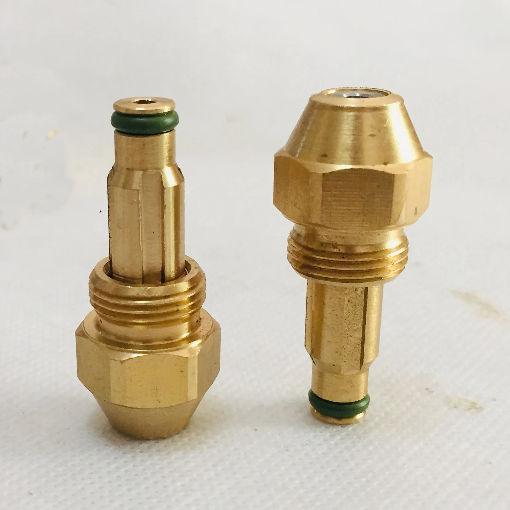 

Waste oil burner nozzle,oil burner jet,siphone full cone oil nozzle, burner oil injector,air atomizing nozzle