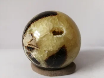 

171.0gNatural dragon ball crystal energy crystal ball, furniture accessories