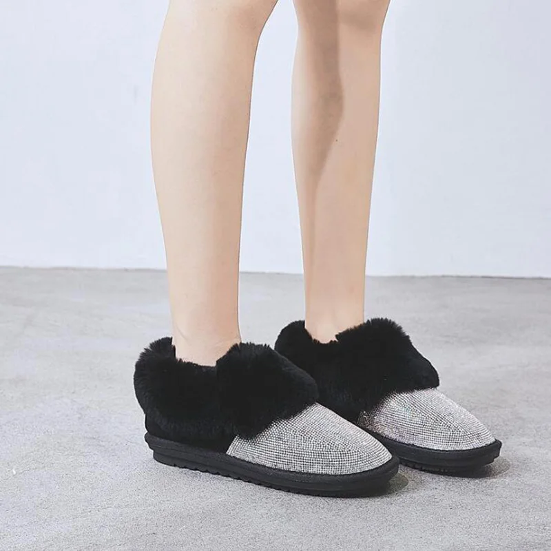 

2019 new leather snow boots women's thick lazy bread shoes rhinestone rabbit hair low to help flat casual cotton shoes