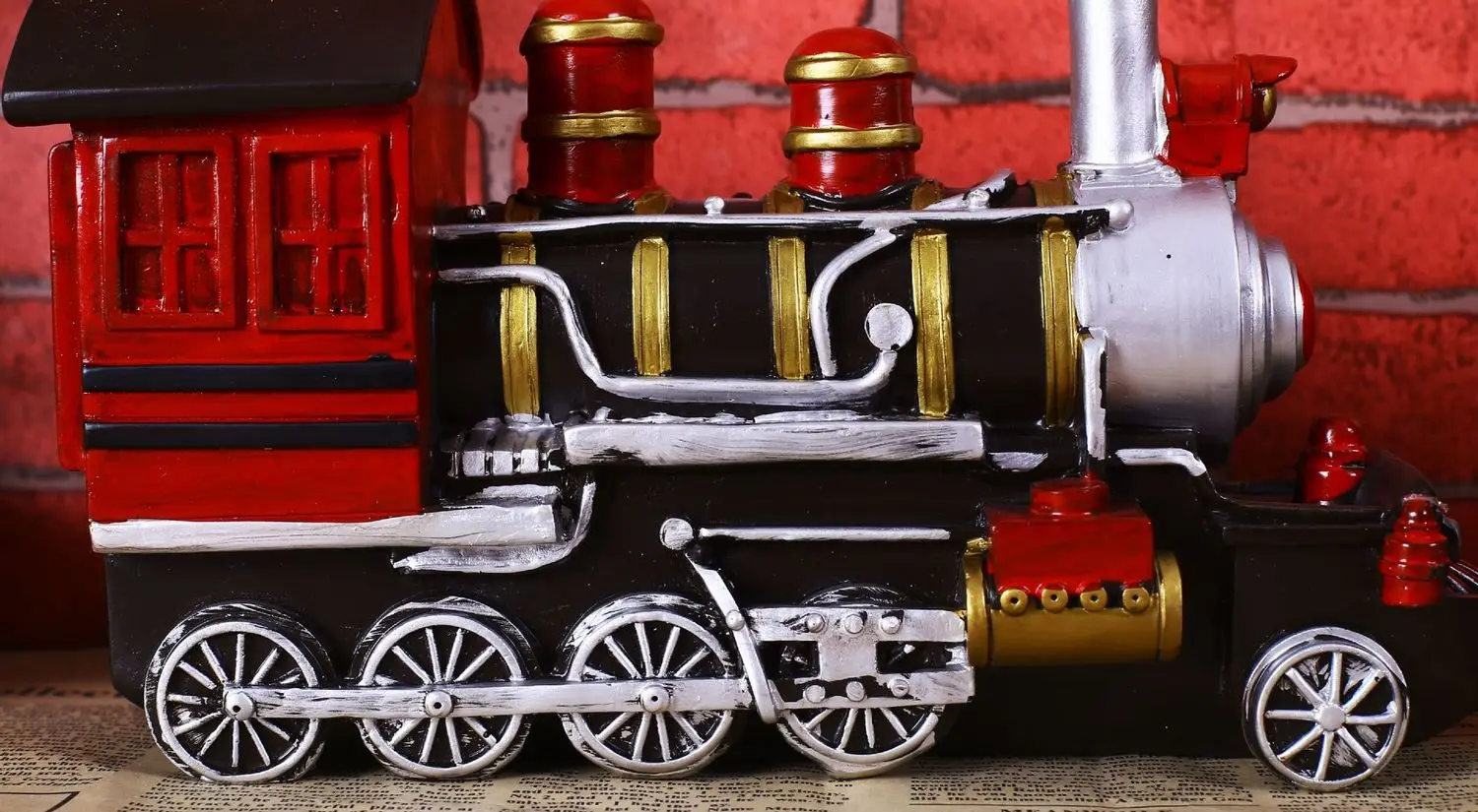 Resin Locomotive Decoration Goods Of Furniture For Display Rather Than For Use Bar Café Decoration Gift Wine Cabinet Ornament
