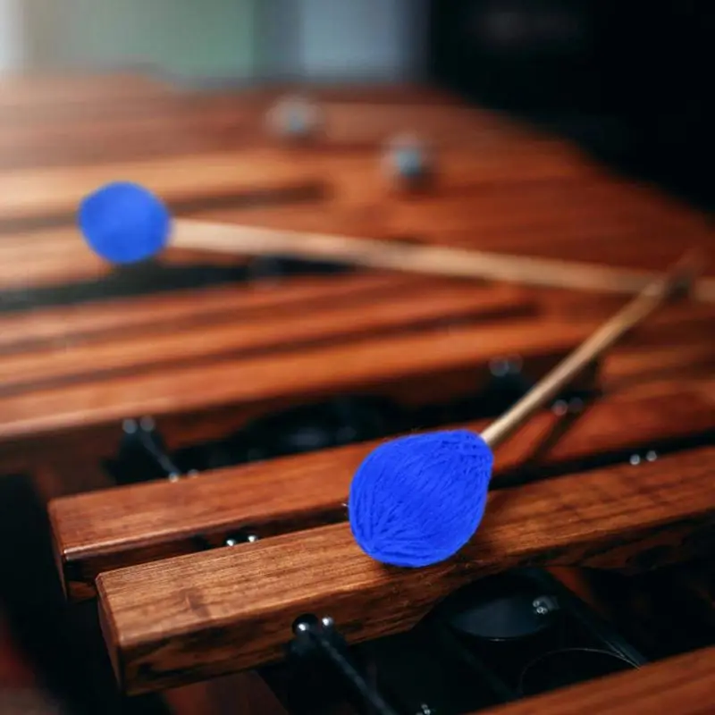 1 пара Mallets Marimba, перкуссионные Mallets с синей головой пряжи и гладкой деревянной ручкой для начинающих