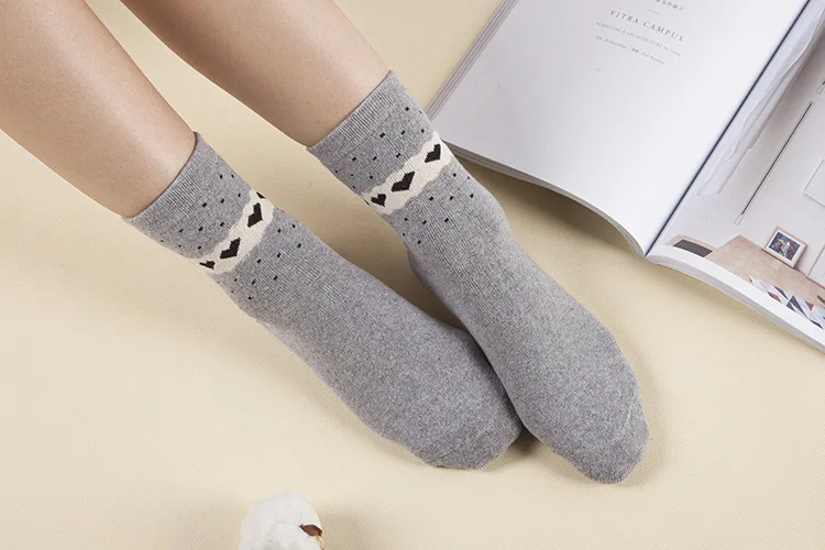 Распродажа, японские носки с Мопсом, Calcetines Mujer, 5 пар со скидкой, осенне-зимние носки, утолщенные Теплые повседневные Хлопковые женские носки