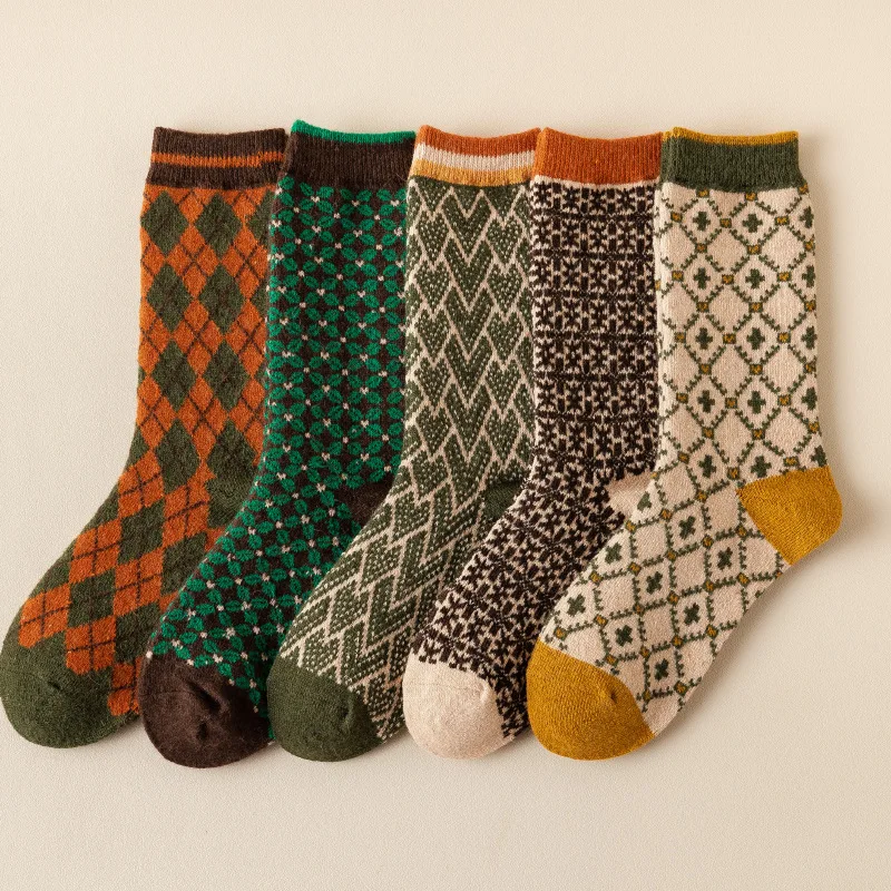 Qisin 1Pairs Lange Socken Frauen Mode Winter Kalt Widerstand Warm Halten Wolle Socke Dicke Geomeric Muster Koreanische Luxus socken – Detail 1