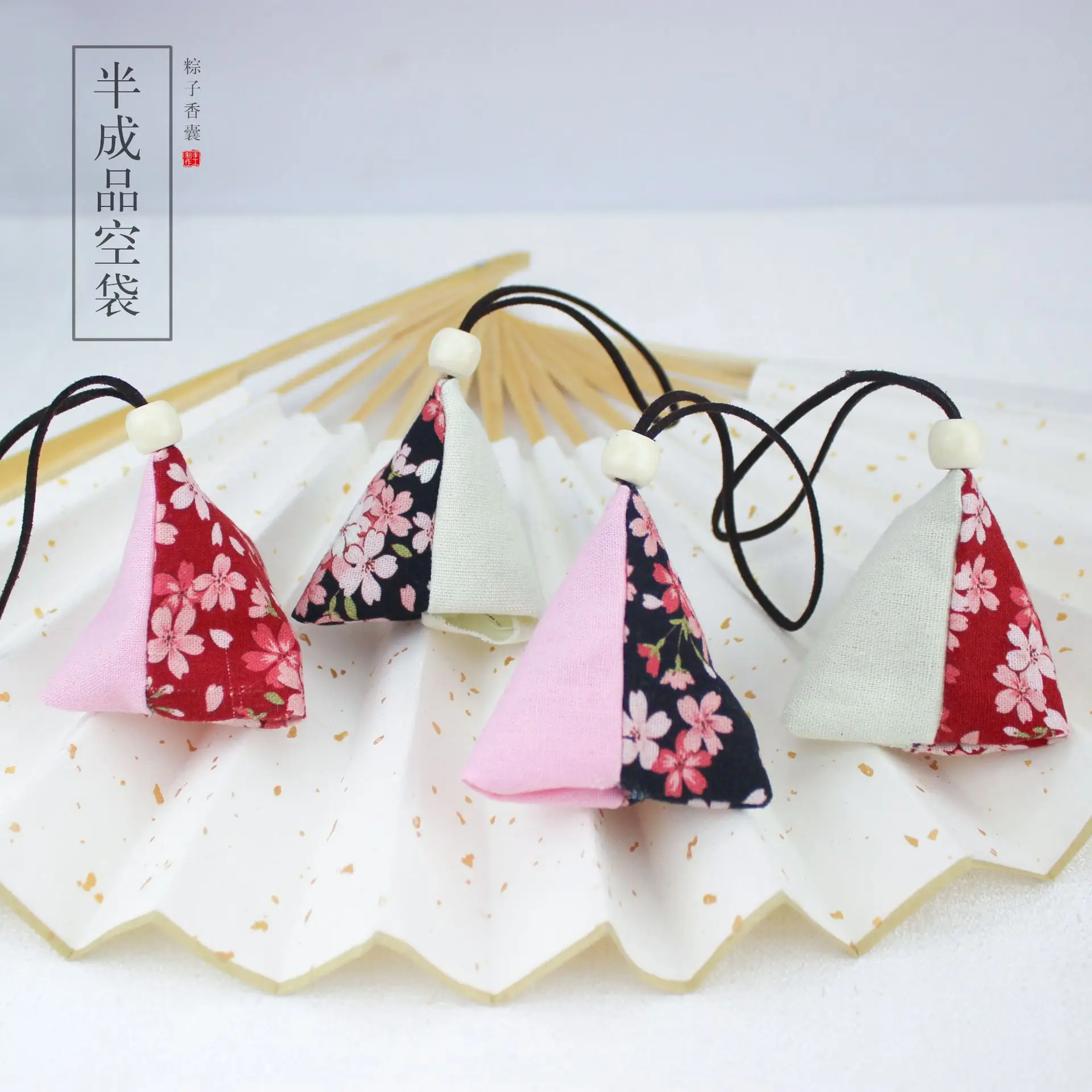 

[Qian li] Dragon Boat Festival Gift Flower Joint Semi-Finished Rice Dumpling-Shaped Triangular Sachet Empty Bag Customizable