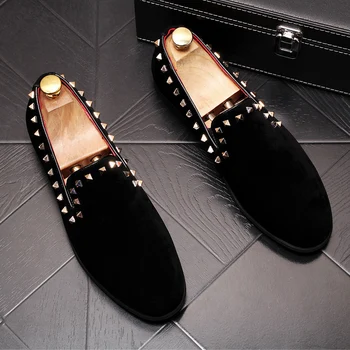 

Men 2020 Moccasins suede Loafers metal Breathable Lightweight Slip On Driving Shoes Flats Rivet Casual Shoes