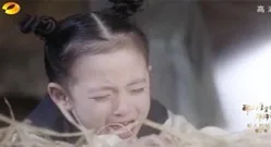 妹妹被误会,哥哥拿木板打妹妹屁股
