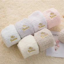 Новинка; сезон осень-зима; женские теплые однотонные длинные носки; коралловые бархатные Флисовые женские повседневные пушистые домашние носки-Тапочки