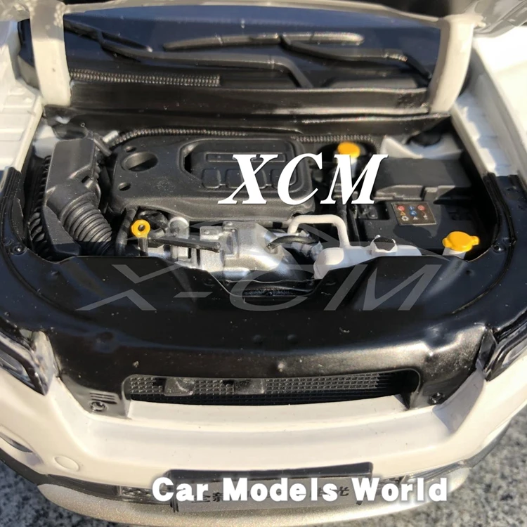 Литая модель автомобиля для нового Cherokee 1:18(белый)+ маленький подарок