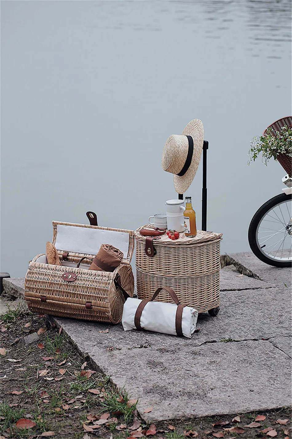 Rattan Trolley Picnic Basket Natural Wicker Weaving Lunch Baskets Wheels Family Outing Trip Picnic Bento Storage High Capacity