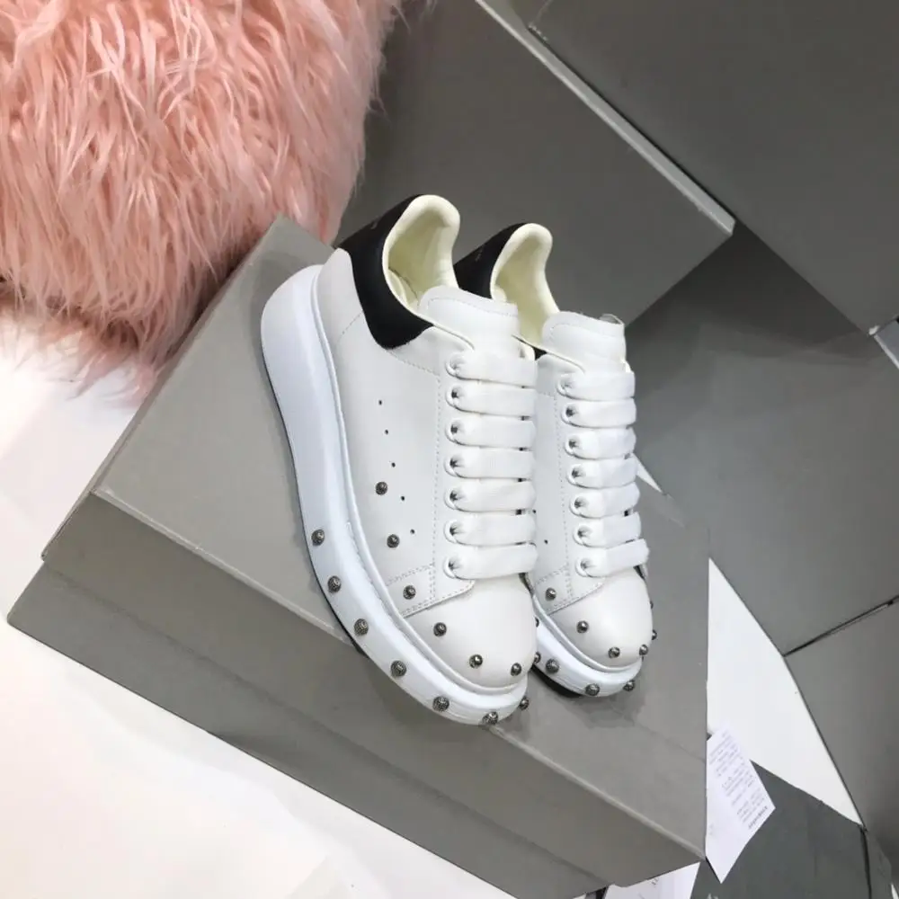 

New 2020 top carefully selected designer brand leather casual sneakers classic small white shoes with increased bottom rivets