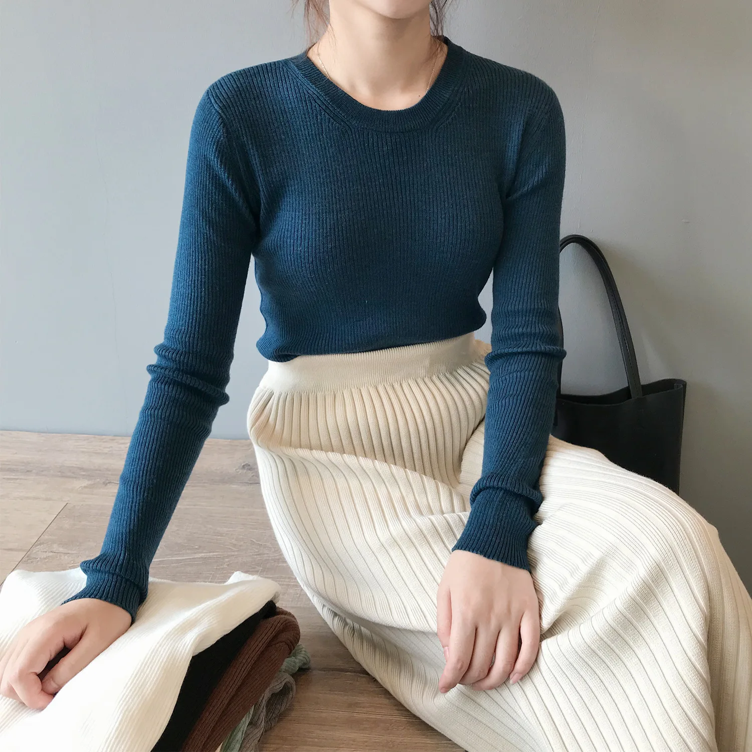 Autumn and winter sweater women solid color women sweater round neck knitted sweater Slim long sleeve winter sweater women Autumn and winter sweater women solid color women sweater round neck knitted sweater Slim long sleeve winter sweater women