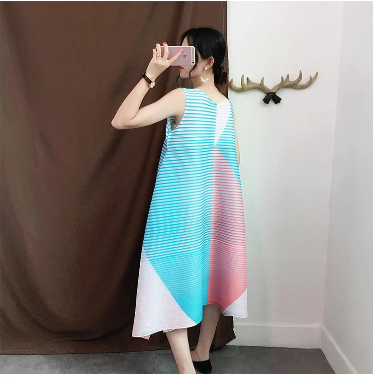 A-Line красочные Miyake плиссированное платье Высокое качество, высота до середины голени, в клетку без рукавов Свободный Повседневный летние платья для женщин; Большие размеры