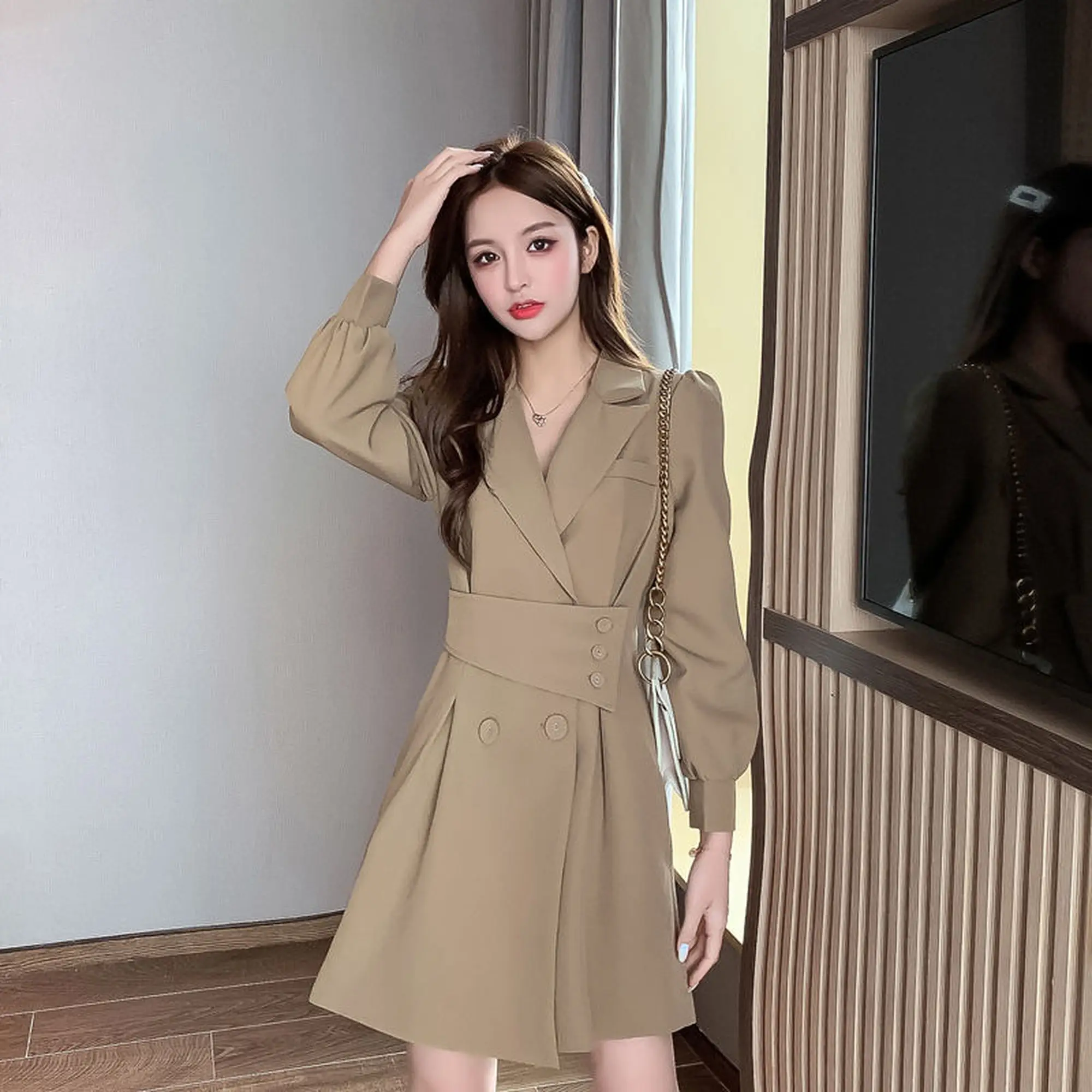 Suit collar long sleeve dress women's spring and autumn 2020 new small Korean design sense windbreaker short skirt fashion