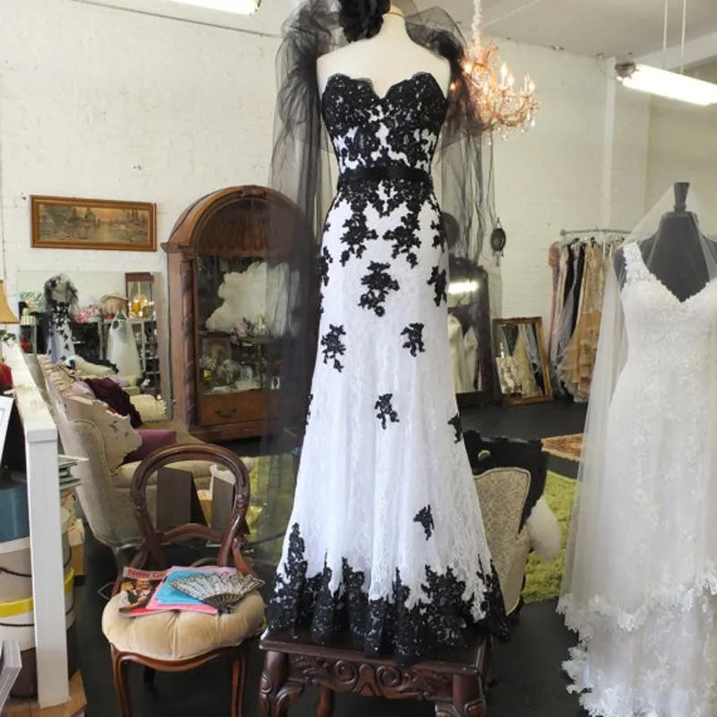 

Stunning White and Black Wedding Dress Lace Mermaid Wedding Dresses 2020 Floral Lace with Applique Sweep Train Bridal Gowns