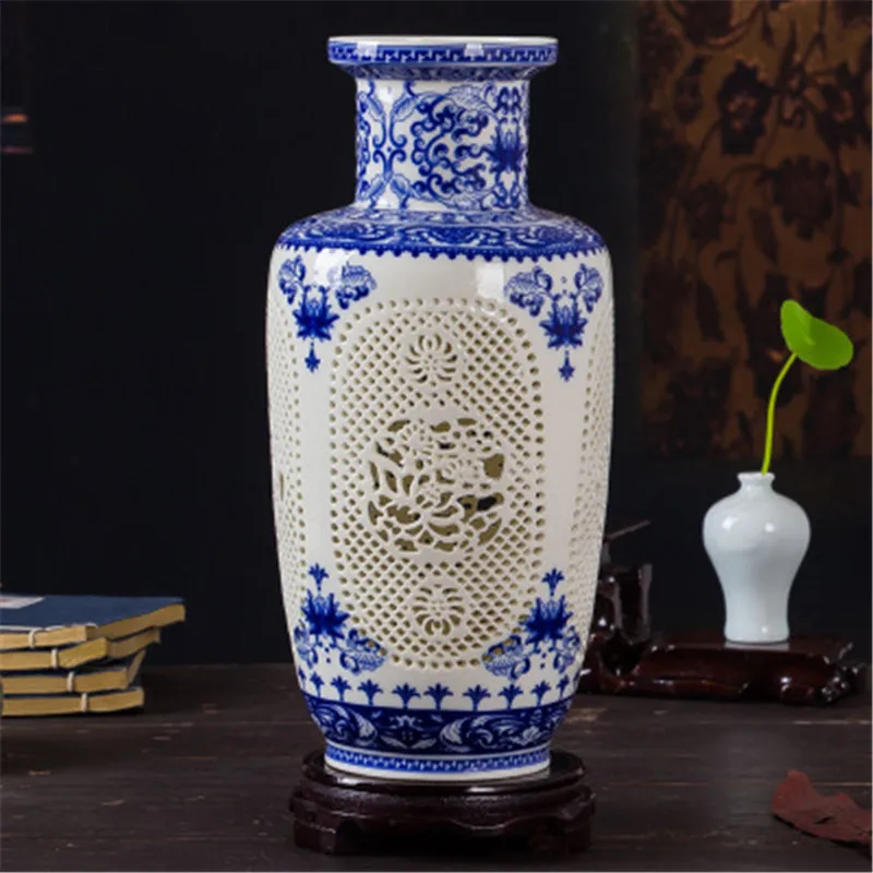 Китайский стиль Ming и Qing династии Классическая проколочная синяя и белая фарфоровая ваза Гостиная ТВ шкаф украшения X2430