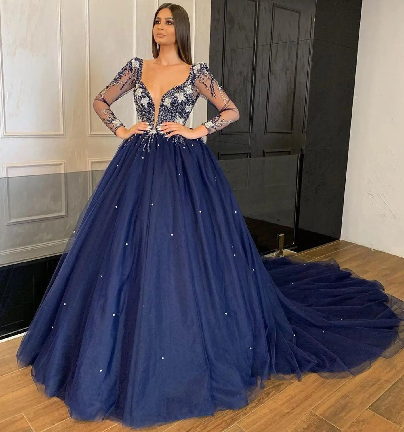 

Beaded Long Sleeves Prom Dresses 2020 Sheer Plunging Neck Sequined Evening Gowns Plus Size A Line Tulle Sweep Train Formal Dress