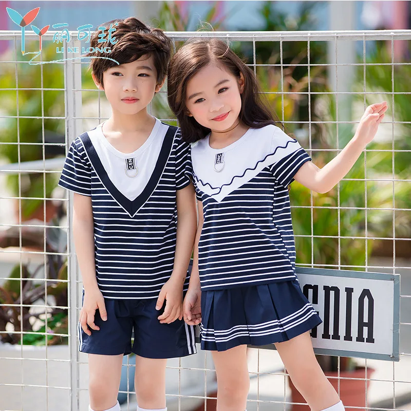 Школьная форма для детского сада в Корейском стиле; трендовая детская футболка в полоску и шорты; комплект из двух предметов; летняя школьная форма для молодых студентов