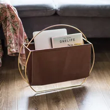 

Cutelife Nordic Metal Leather Magazine Newspaper Shelf Home Sofa Corner Office Storage Rack Living Room Books Handle Shelf Decor