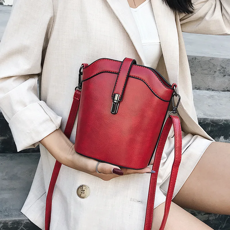 

Korean-style Retro Simple Bucket Bag Lock Shoulder Oblique WOMEN'S Bag