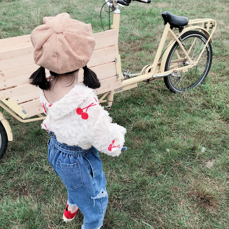 Новинка года; сезон осень; детская одежда для девочек; Свободная шифоновая рубашка с круглым отложным воротником и рукавами-колокольчиками; детская вышитая вишня; Sh