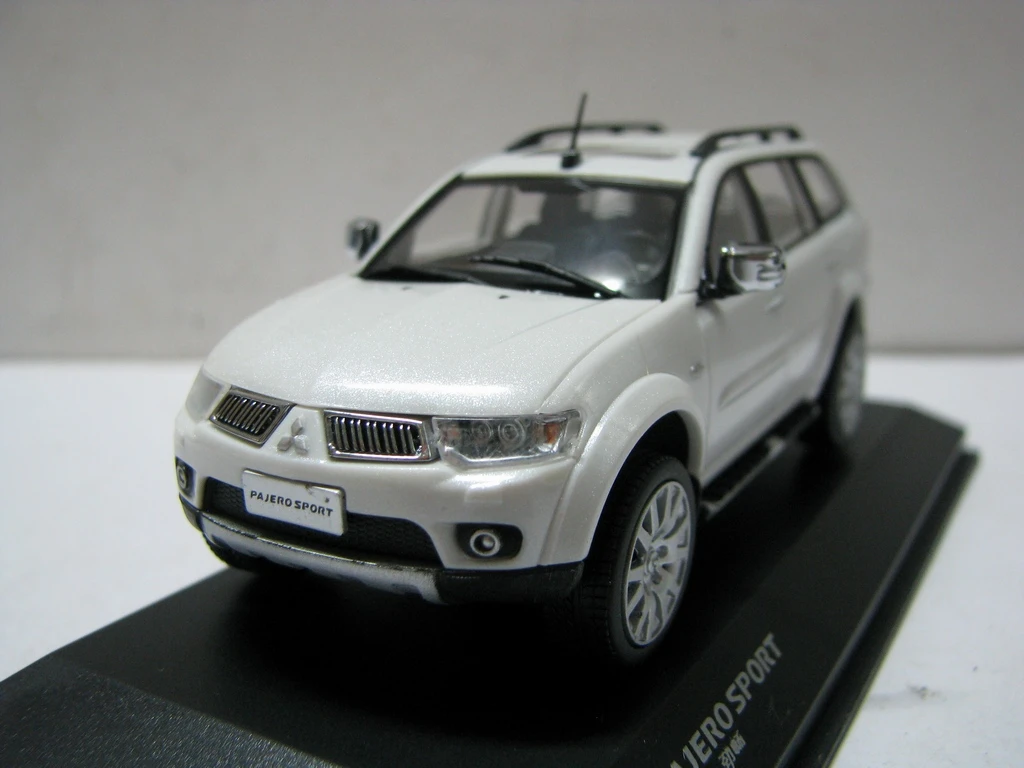 diecast mitsubishi pajero sport