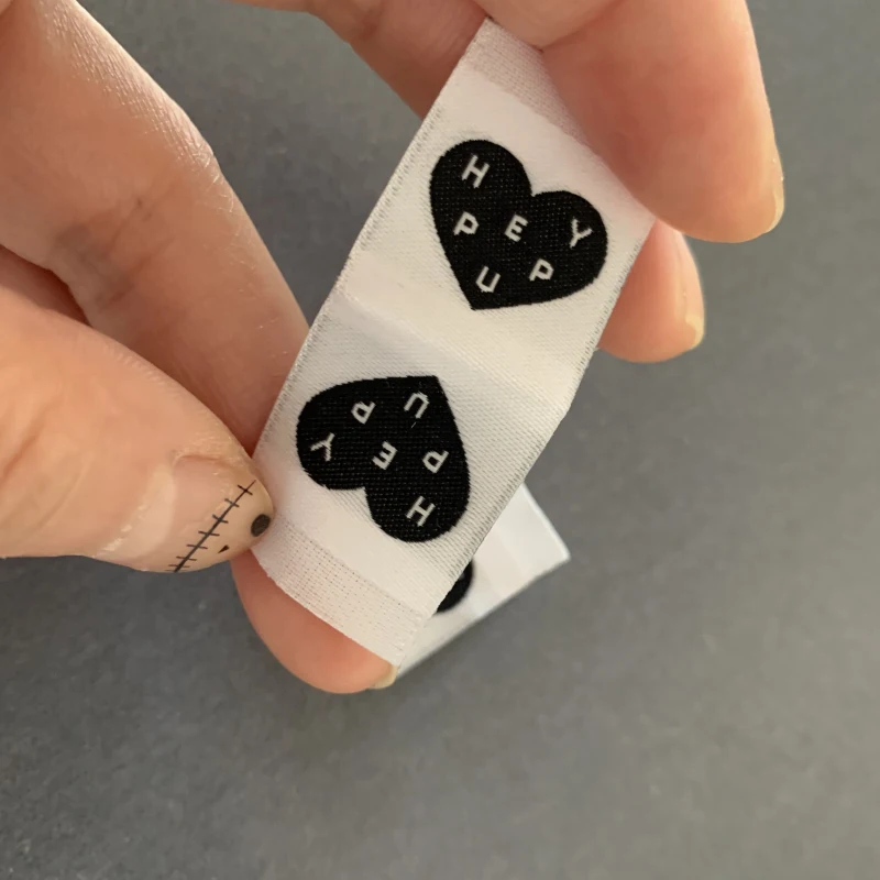 

Custom -Made High Density 50D 2*4.6cm Damask Woven Labels