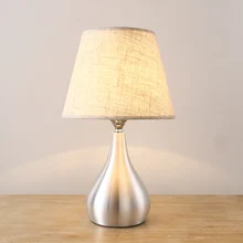 Современная настольная лампа для спальни, гостиной, серебристая отделка, металлические основы и льняная ткань, абажур, семейная детская прикроватная тумбочка в общежитии