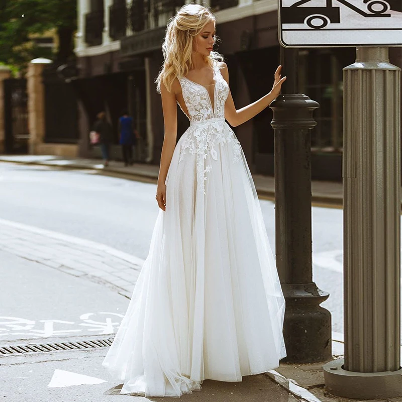 

Exquisite A-line Sleeveless Wedding Gowns 2020 Applique Beading Sweep Train Tulle V-neck Bridal Dresses