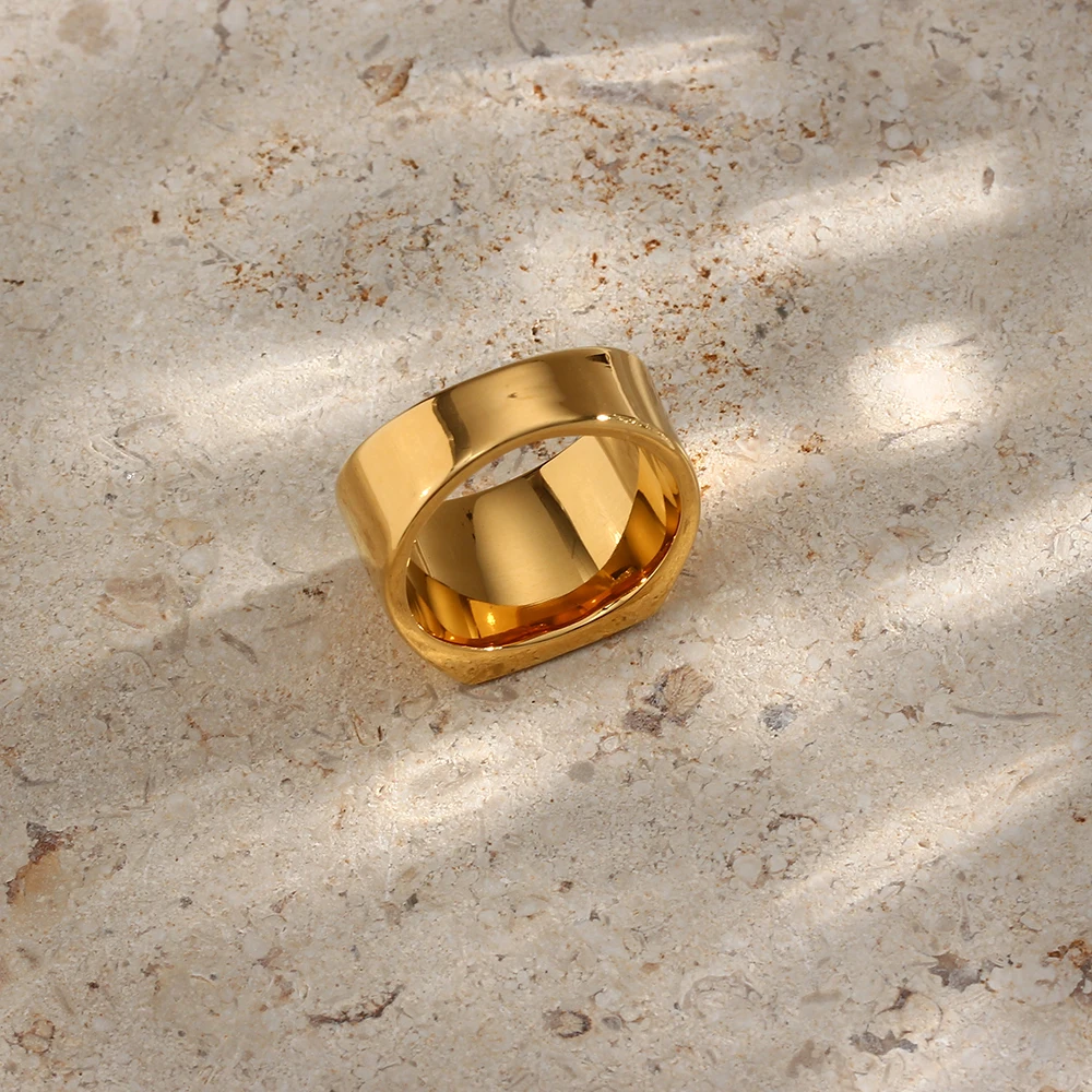 Impressive 22 KT Gold Engagement Ring