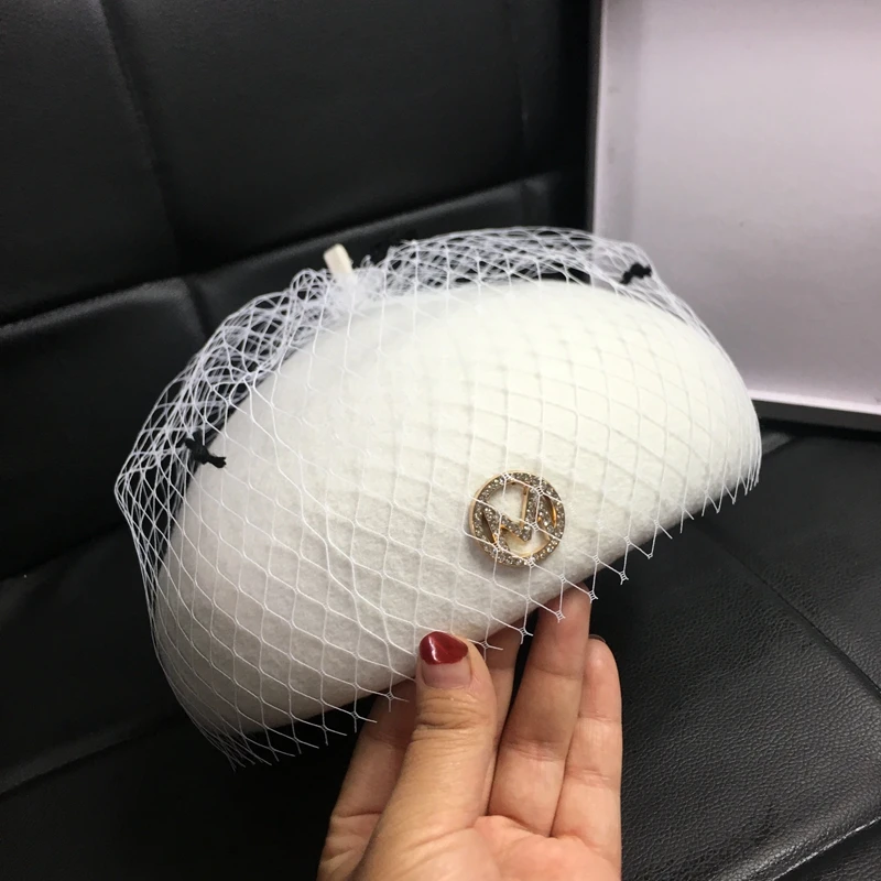 

White wool beret diamond letter female qiu dong British aristocratic hat cloth tide restoring ancient ways web celebrity