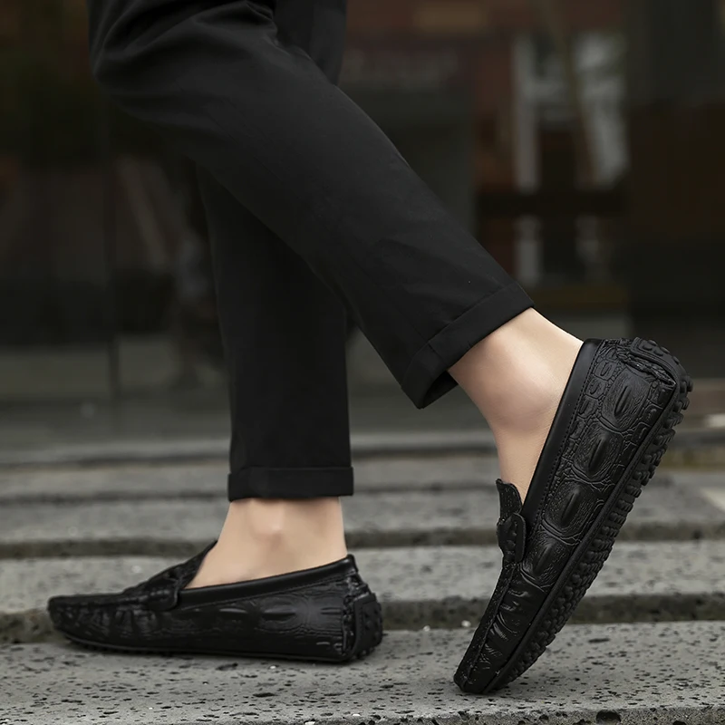 ALCUBIEREE Winter Men Crocodile Pattern Loafers Outdoor Non-slip Boat Shoes Men's Warm Moccasins with Fur Flats Driving Shoes
