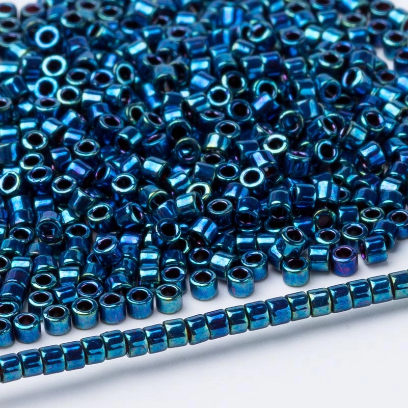 Бусины Миюки делька металлические золотисто коричневые DB551 11/0x1 6 мм 3 г около 1 шт.