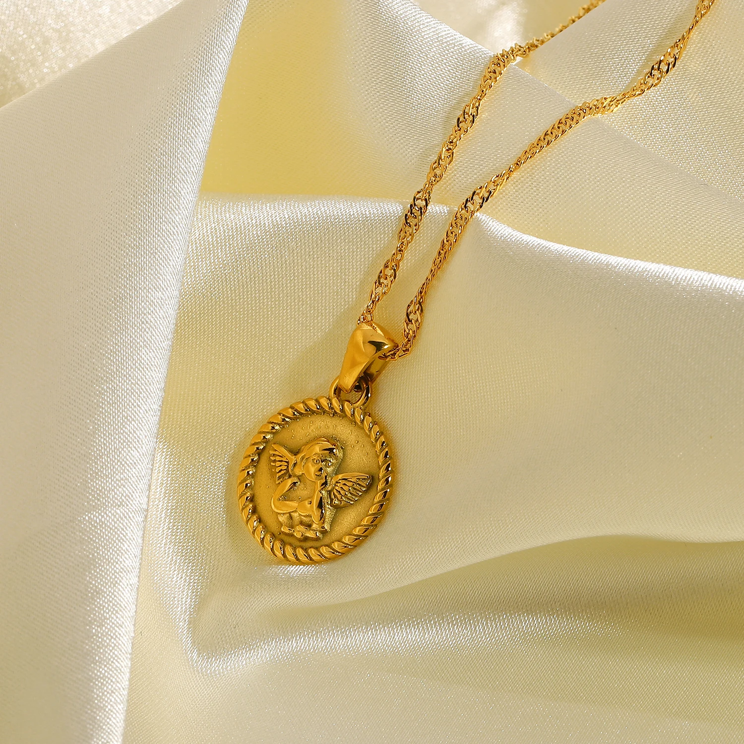 Pendentif Vintage Plaqué Or – Ange / Chérubin – Bijou Ancien Porté