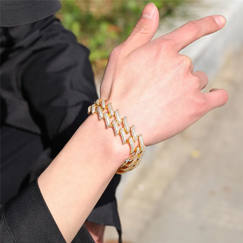 14145829129_856345497