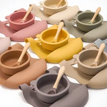 Vajilla de babero para bebé, tazón de silicona con Oso de dibujos animados con ventosa, cuchara con mango de madera, babero ajustable impermeable, regalos para niños y niñas