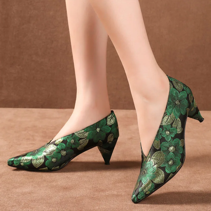 

Chinese Style Retro Pumps Printed Satin Tapered Thick Heel With Cheongsam Deep V Shallow Mouth All-Match Cozy Boots For Women