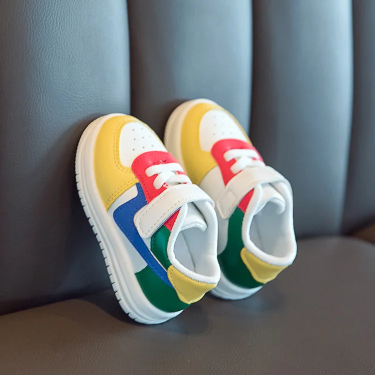 Zapatos Deportivos transpirables para hombre y mujer, zapatillas pequeñas de color blanco a juego para niño y niña, zapatos de piel de fondo suave no se caída