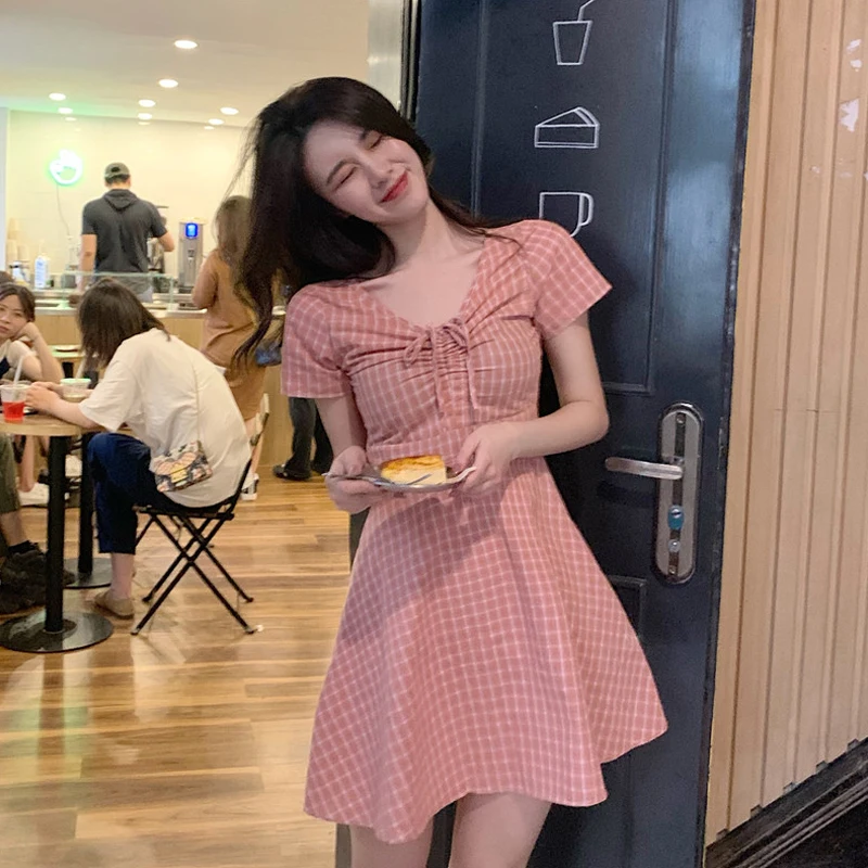 

Elegant Sweet Office Ladies Mini Pleated Plaid Women Dress 2020 Summer Fashion V-Neck Bow Lace Up Above Knee Lady Dress Vestidos