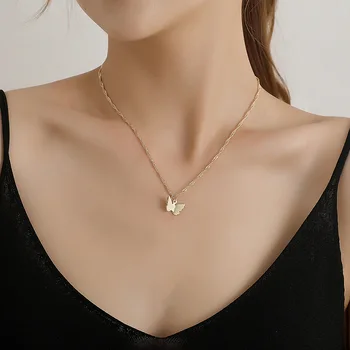 

Europe and America Ornament Single Butterfly Twisted Blade Chain Popular Necklace Women's Fashion New Style Simple Trend Necklac