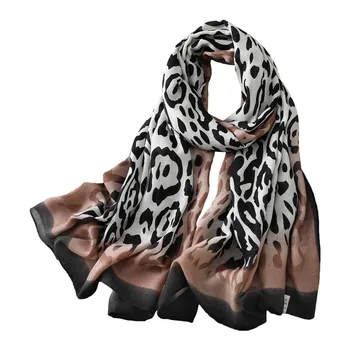 

2020 spring and autumn new Korean Dongdaemun pink leopard print long fringed girl wild scarf color matching leopard print