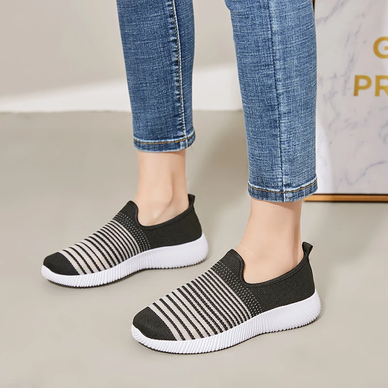 Ladies walking shoes fly-woven mesh breathable sneakers comfortable wear-resistant non-slip shoes lightweight jogging shoes