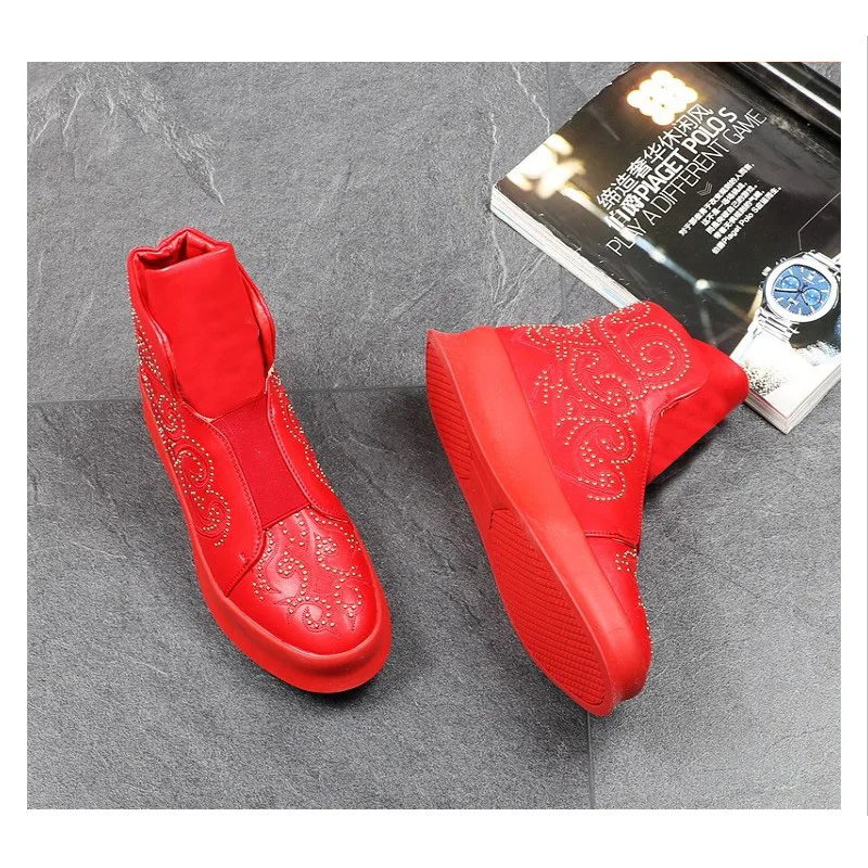 В стиле «хип-хоп» для путешествий кроссовки красный толстая подошва обувь на плоской подошве; обувь с вышивкой на платформе Тотем с высоким берцем Мужская обувь вечерние модельные Мокасины с заклепками сапоги для мужчин
