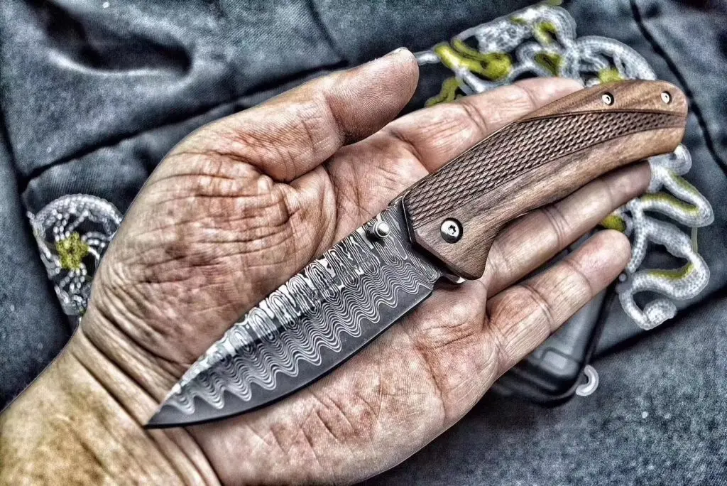 

folding knife for hunting 58-59HRC Damascus Steel Camping Knife Survival Pocket Tools For Everyday Wearing Knives Wooden Handle