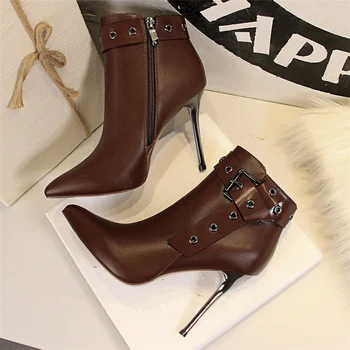 

2020 Women Brown Retro Knight Ankle Boots Heels 10.5cm Extreme High Heels Pointed Toe Belt Buckle Rivets Short Boots Party Shoes