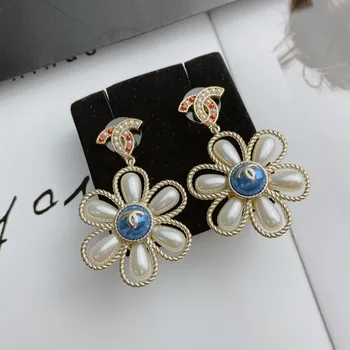

Little Fragrance Double C Earrings Daisy Flower Shape Pearl Earrings Silver Needle High-end Version Stud Earrings For Women
