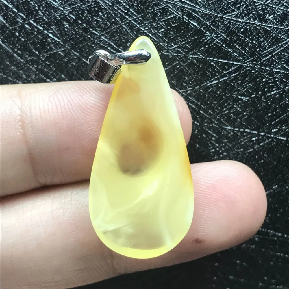 Amber Pendant (18)