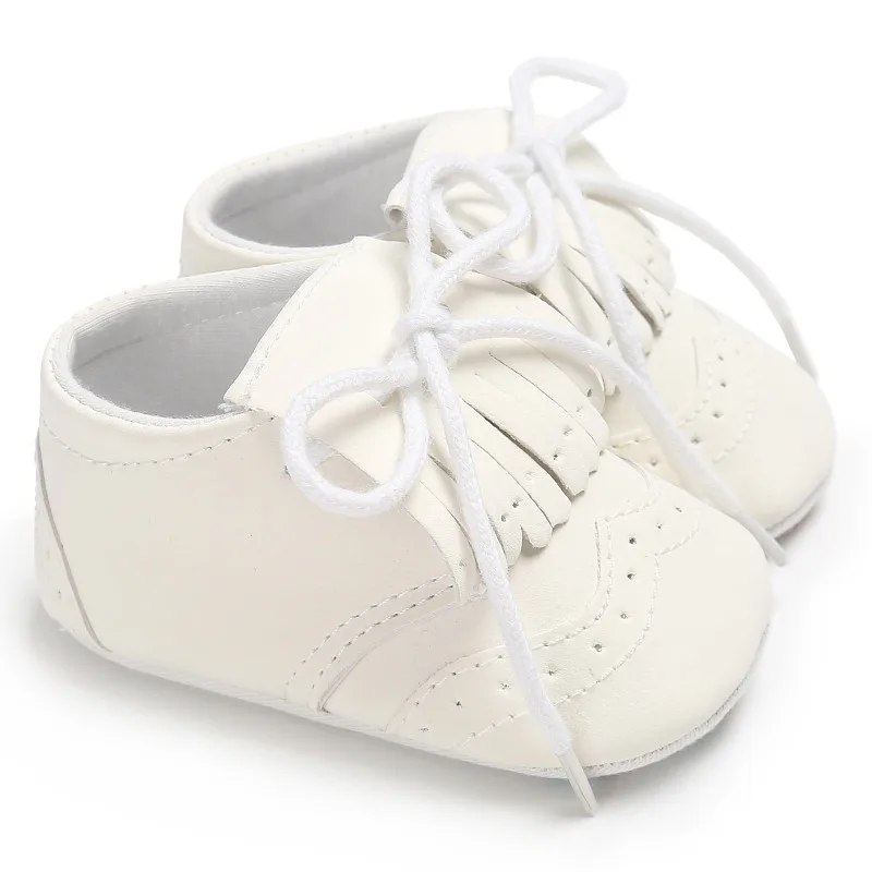 Новинка; детская обувь для мальчиков и девочек; ботинки с кисточками для малышей; зимние ботинки для малышей; кроссовки; однотонная кожаная нескользящая обувь для кроватки