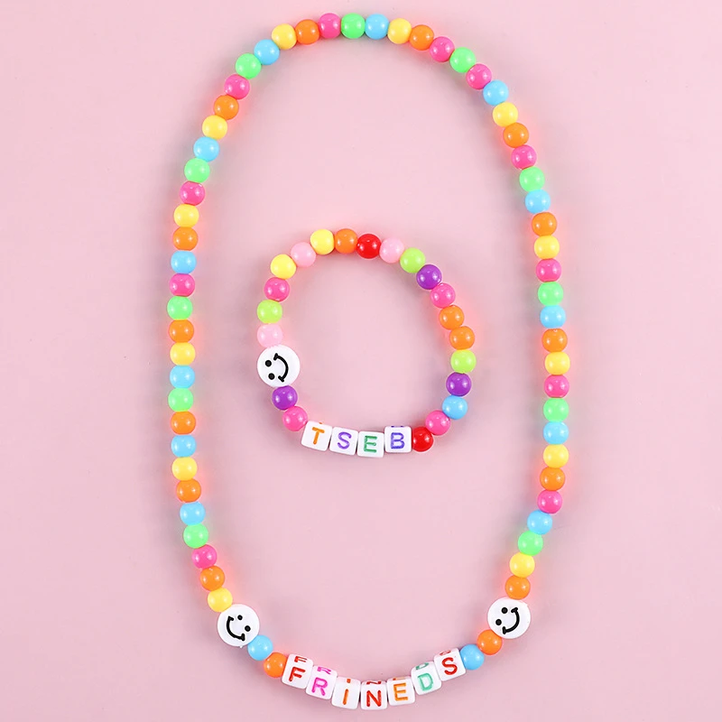 Collar de cuentas con letras para niños, bonito de Color caramelo, accesorios de joyería para niñas, venta al por mayor, tendencia 2021, gran oferta|Collares colgantes| - AliExpress