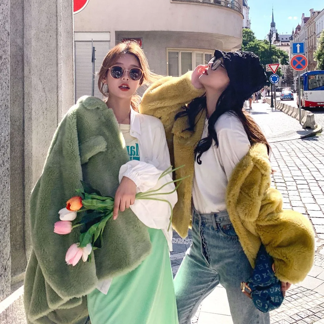 

Photo Shoot INS Sweet College Style Lambs Wool Kiwi Fruit Green Fold-down Collar Single Breasted Short-height Woolen Jacket Wome