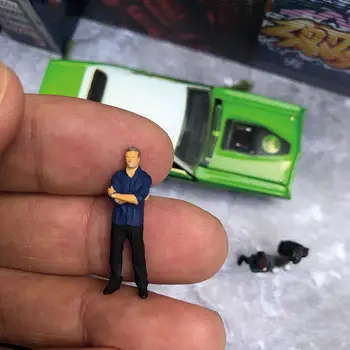 

1:64 Mini Character Doll Model Sand Table Scene Ornaments Racing Figure Resin Character Sand Toy Action Table Scene Car 1pc O9H0